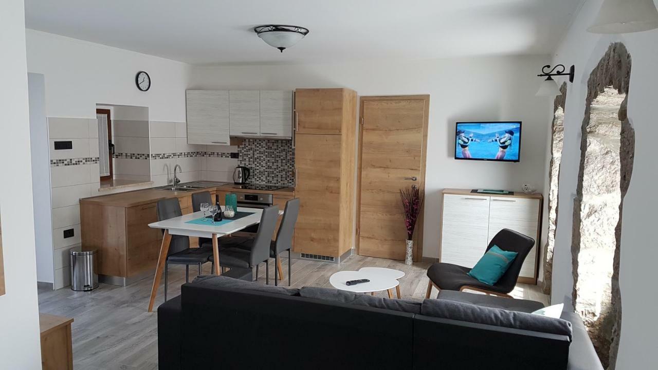 Villa Kos Lupoglav  Екстер'єр фото