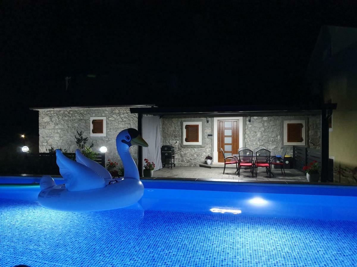 Villa Kos Lupoglav  Екстер'єр фото