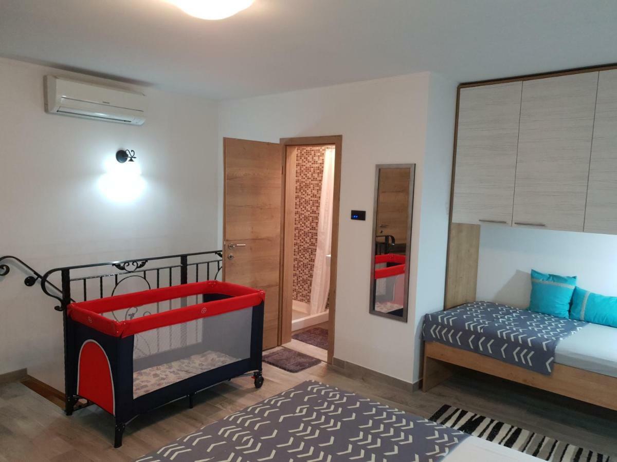 Villa Kos Lupoglav  Екстер'єр фото